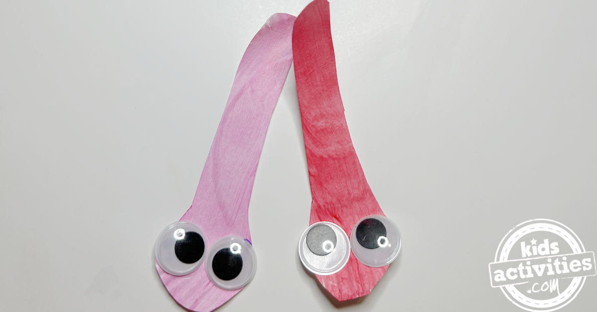 Wiggly Worm Paper Plate Craft for Preschoolers