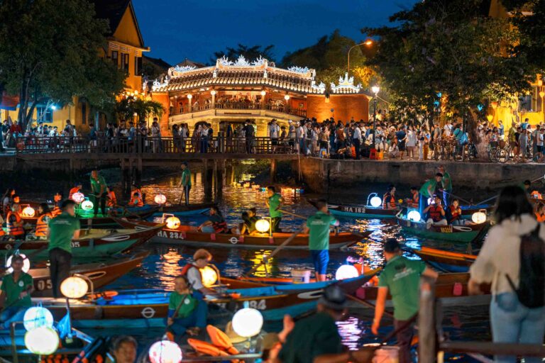 Hoi An overtourism Japanese Bridge Photo Duc Nguyen 2